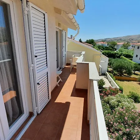 Miki Apartmán Pag Town