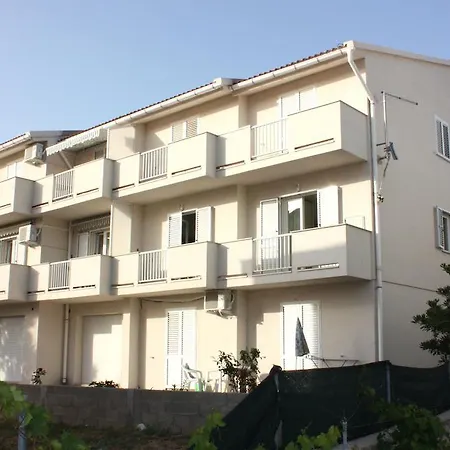 Miki Apartment Pag Town